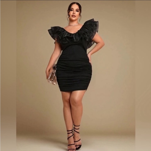 BLACK RUFFLE COLLAR RUCHED BODY CON PARTY DRESS - Picture 5 of 11